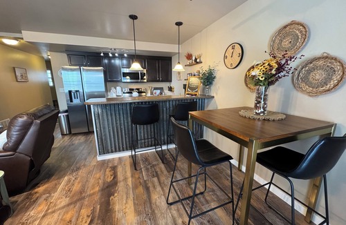 Helena Apartment | Deerfield Getaway