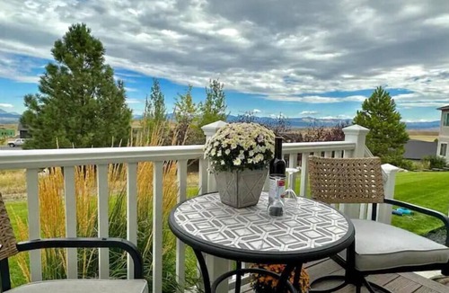 Helena Apartment | Deerfield Getaway