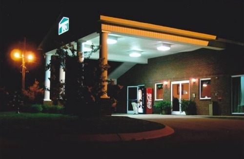 Greenbrier Hotel | Deerfield Inn & Suites