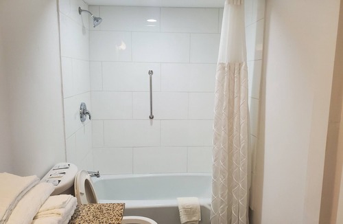 Madison Hotel | Deerfield Inn & Suites