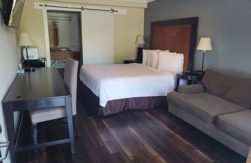 Madison Hotel | Deerfield Inn & Suites