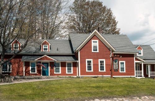 West Dover Hotel | Deerfield Valley Inn - Mt Snow BnB Fireplace Rooms and Breakfast