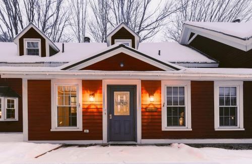 West Dover Hotel | Deerfield Valley Inn - Mt Snow BnB Fireplace Rooms and Breakfast