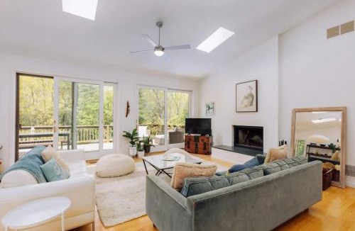 Saugerties House | Deerhaven Lane House- Luxury Home with Pool