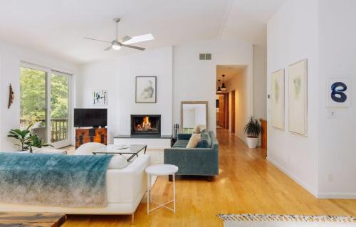 Saugerties House | Deerhaven Lane House- Luxury Home with Pool