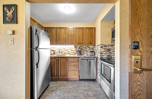 Huntsville Condo | Deerhurst - Private 3 bedroom condo