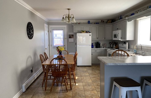 Stratford House | Dee’s Retreat #58 Quaint and spacious centrally located