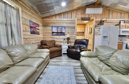 Amity Cabin | Degray Lake Cabin with kayaks available upon request