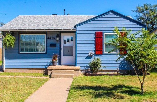 Amarillo House | DEJA BLUE *Mid-Mod House *2Br/1Ba/1Ga* Near I27/I40*