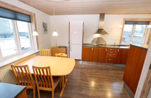 Thyboron House | Dejlig Helårshus I 2 Etager I Thyborøn Med Klitudsigt Sj1063