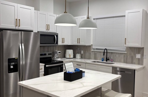 Foster Place House | Dej’s Modern Retreat…Downtown Houston Texas