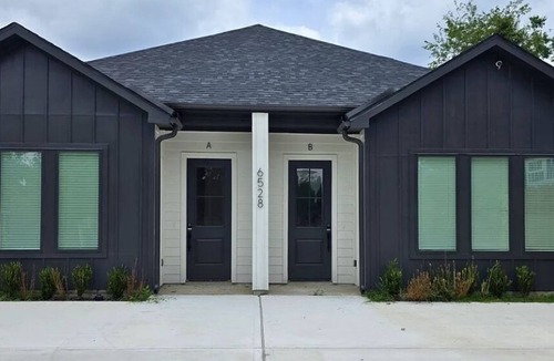 Foster Place House | Dej’s Modern Retreat…Downtown Houston Texas
