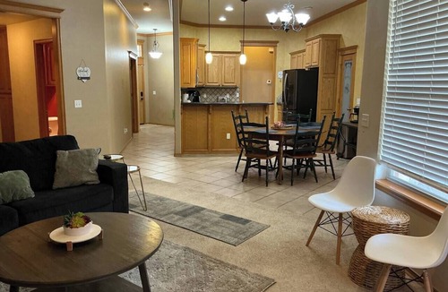 Del City House | Del City 6 Bed 2.5 Bath-Sleeps 14!, The Gathering-Spacious 6 Bedroom