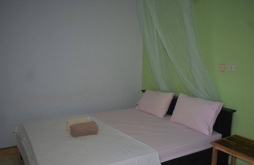 Riung Bed & Breakfast | Del Mar Home Stay and Cafe