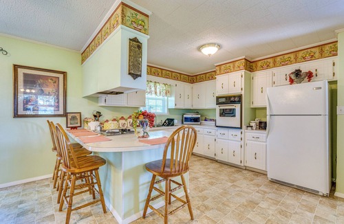 Centerville House | Delaware Vacation Rental: Walk to Lake Dardanelle!