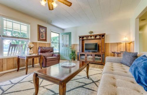 Centerville House | Delaware Vacation Rental: Walk to Lake Dardanelle!