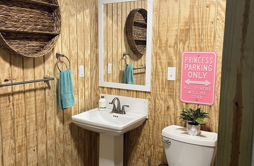 Tuscumbia Cabin | Delbert Tiny Cabin / Osage River