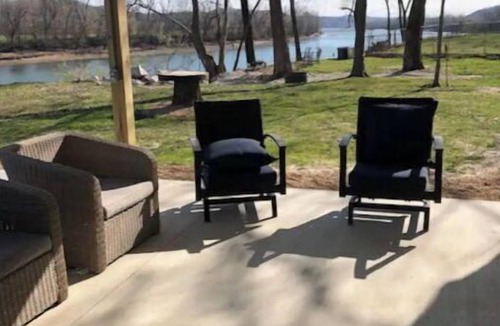 Tuscumbia Cabin | Delbert Tiny Cabin / Osage River