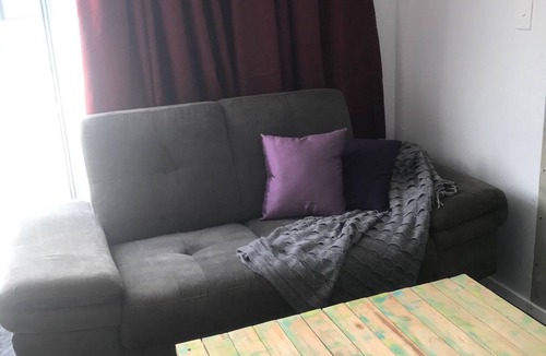 Hamilton Apartment | Delbrook Point studio