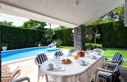Masnou House | Delfín - ground floor of a large house