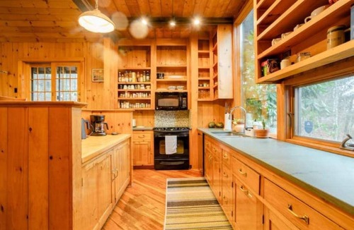 Delhi Cabin | Delhi Modern Cabin with Fast Internet