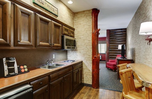 Columbia Hotel | Delight in Columbia's Comfort! Rustic-Themed Rooms, Parking | 4 Units