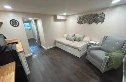 Glen Burnie Apartment | Delightful 1-bed 1 bath studio with AC/Heat near BWI