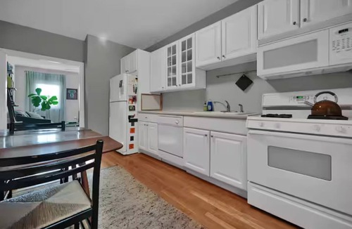 Medford Street - The Neck Apartment | Delightful 1-bedroom apartment with AC in vibrant Boston