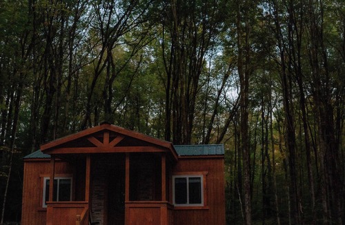 Durhamville Cabin | Delightful 1-bedroom offgrid cabin in charming Camden awaits you Shared Bathroom