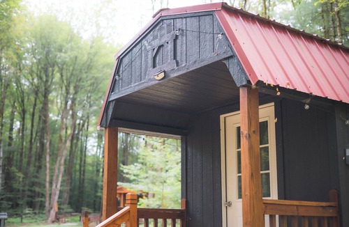 Durhamville Cabin | Delightful 1-bedroom offgrid cabin in charming Camden awaits you Shared Bathroom