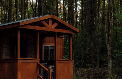 Durhamville Cabin | Delightful 1-bedroom offgrid cabin in charming Camden awaits you Shared Bathroom