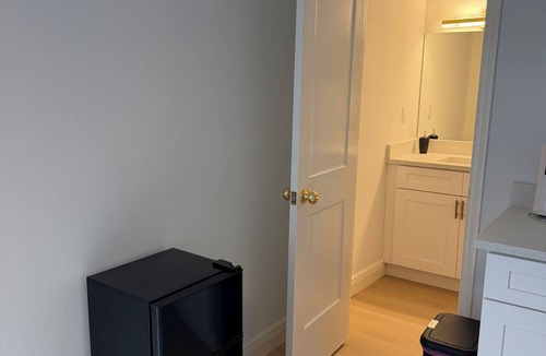 Pinecrest West Park Apartment | Delightful 1-bedroom studio with AC in vibrant Tampa