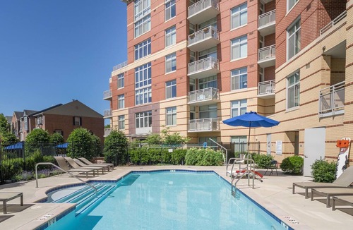 Old Town West Apartment | Delightful 1BR in Alexandria, Pool + Parking