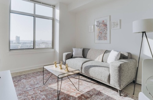 Old Town West Apartment | Delightful 1BR in Alexandria, Pool + Parking