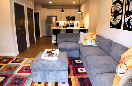 Rogers Apartment | Delightful 1BR, Sectional, Gym, Open Pool, Near Amp, No Cleaning Fee