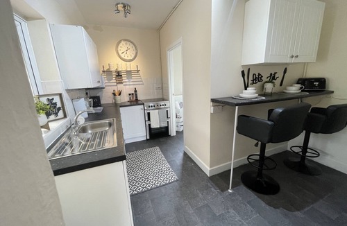 Cannock House | Delightful 2 bed detached home with secure parking