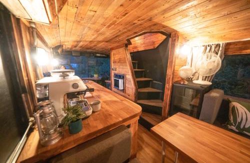 Sheffield Green Other | Delightful 2 Bed Double Decker Bus with Hot Tub