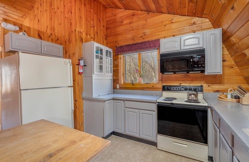 Johnsonville Apartment | Delightful 2-bedroom apartment on mountain estate along the Battenkill River