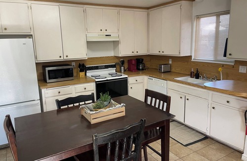 Lehi Apartment | Delightful 2-bedroom apartment #4 with large yard in vibrant Lehi