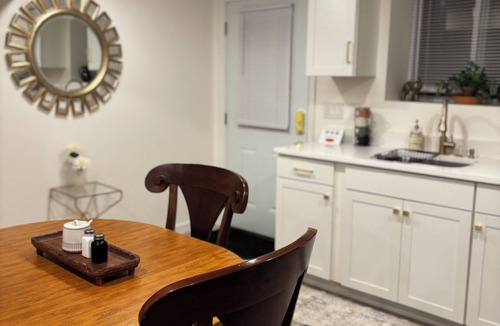 Potomac Apartment | Delightful 2-bedroom basement apartment in Potomac.