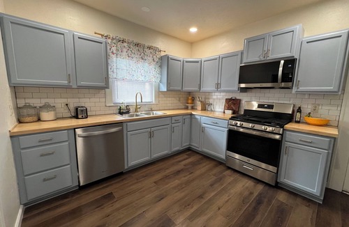 Tecumseh Cottage | Delightful 2-bedroom Cottage with AC in Tecumseh King Bed Equipped Kitchen