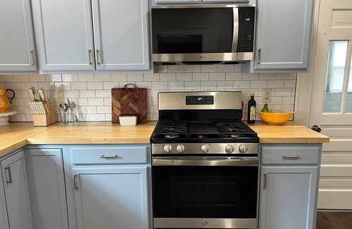 Tecumseh Cottage | Delightful 2-bedroom Cottage with AC in Tecumseh King Bed Equipped Kitchen