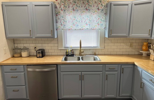 Tecumseh Cottage | Delightful 2-bedroom Cottage with AC in Tecumseh King Bed Equipped Kitchen