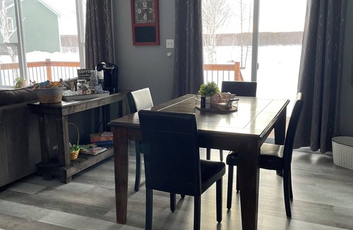 Terra Nova Cottage | Delightful 2-bedroom cottage with AC. Highway 1 Trans Canada near Badger