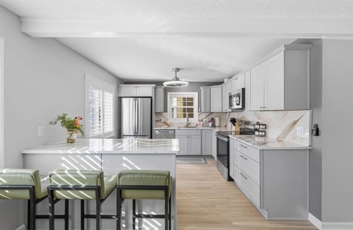 Monaca Apartment | Delightful 2-bedroom loft in charming Monaca