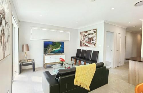 Bardia House | Delightful 2-level home in Bardia