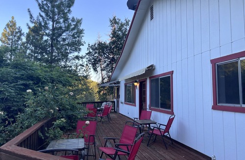 Groveland House | Delightful 3 Bdrm Cabin w/AC, Wifi, and Deck