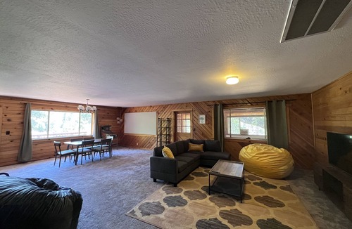 Groveland House | Delightful 3 Bdrm Cabin w/AC, Wifi, and Deck
