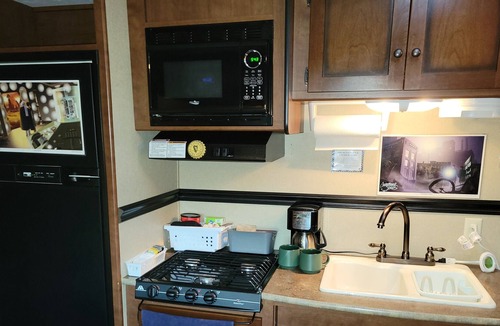 Carrollton House | Delightful 3- Bed camper/RV with large shaded yard