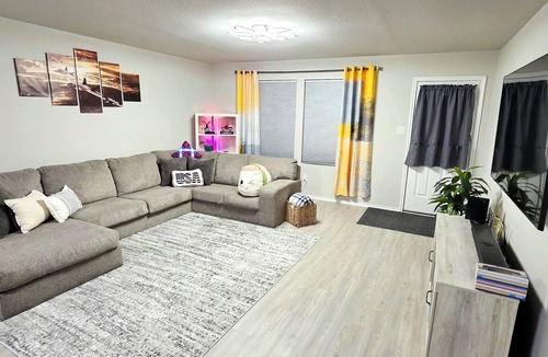 Southside House | Delightful 3-bedroom house with AC in San Antonio.